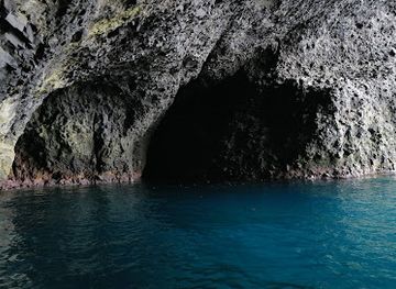 japan/hokkaido/attraction/blue-cave