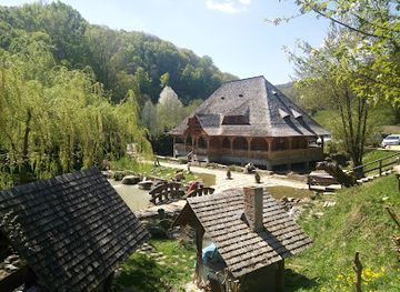 romania/maramures/attraction/fountain