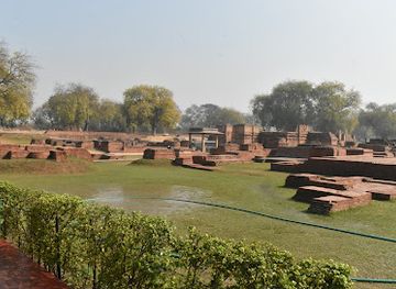 india/varanasi/sarnath/attraction/dhamekh-stupa-sarnath