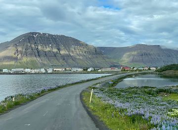 iceland/westfjords/attraction/onundarfjorour-pier-holt-i-onundarfiroi