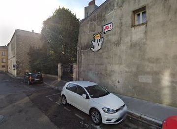 france/versailles/attraction/graffiti-invader