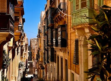 malta/marsamxett-harbour/attraction/stairs-triq-sant-orsla
