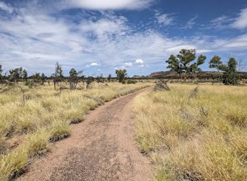 australia/red-centre/attraction/simpsons-gap-bicycle-path