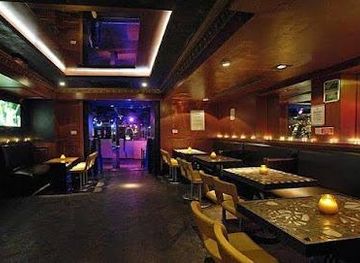 united-kingdom/windsor/attraction/zoo-bar-club