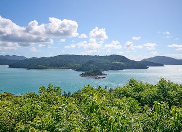 australia/the-whitsundays/attraction/lookout-at-one-tree-hill