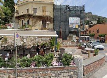 italy/taormina/attraction/piazza-s-antonio-abate-1