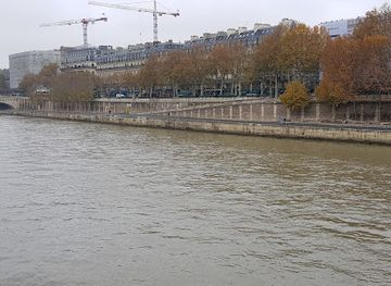france/ile-de-france/attraction/archaeological-crypt-of-the-ile-de-la-cite