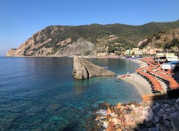 italy/cinque-terre/attraction/monterosso-public-beach-fegina