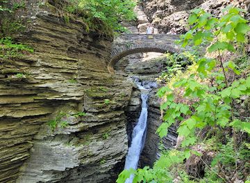 new-york/watkins-glen/attraction/cavern-cascade