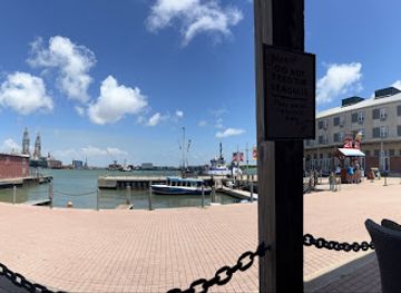 texas/galveston/attraction/pier-21