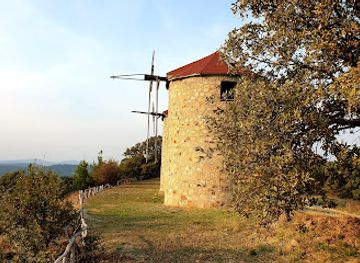 greece/alexandroupoli/attraction/traditional-melia-windmills