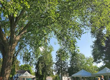 connecticut/hammonasset-beach-state-park/attraction/madison-green-historic-district