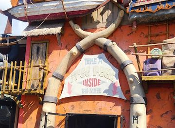 tennessee/dollywood/attraction/island-mirror-maze