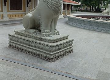 cambodia/phnom-penh/daun-penh/attraction/statue-of-king-sisowath