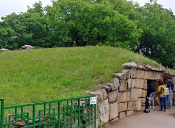 south-korea/gyeongju-historic-areas/attraction/seokbinggo-stone-ice-storage