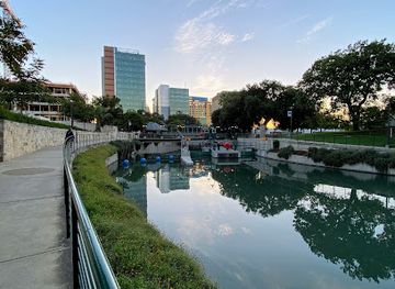 texas/south-texas/attraction/san-antonio-river-lock-dam