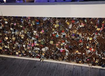 california/long-beach/attraction/love-locks-at-shoreline-village