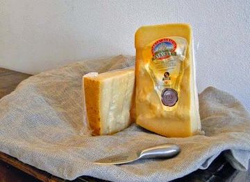 italy/parma/attraction/dairy-parmigiano-reggiano-agricultural-society-saliceto