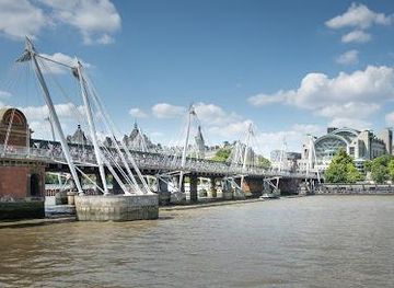 united-kingdom/windsor/attraction/hungerford-bridge-and-golden-jubilee-bridges