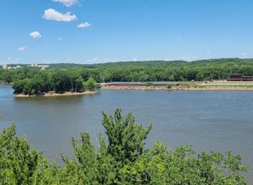 illinois/western-illinois/attraction/lasalle-canyon