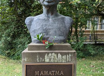luxembourg/luxembourg-city/attraction/mahatma-gandhi-monument