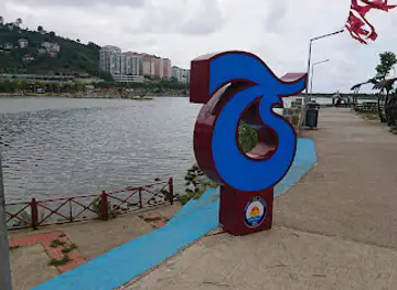 Araklı belediyesi sahil oturma ve piknik alanı