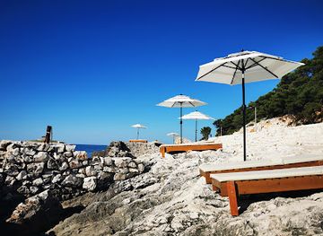 croatia/hvar/attraction/kova-beach