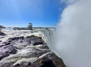 zambia/victoria-falls/attraction/rock-pool