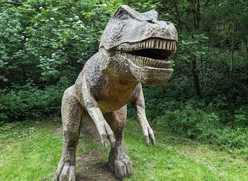 luxembourg/upper-sure-natural-park/attraction/dinossaur-sculptures