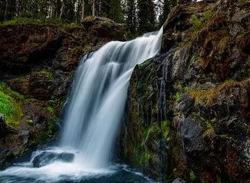 montana/yellowstone-national-park/attraction/moose-falls