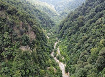 georgia/racha-lechkhumi-and-kvemo-svaneti/attraction/kaghu-waterfall