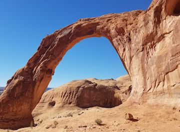 utah/canyonlands/attraction/bowtie-arch