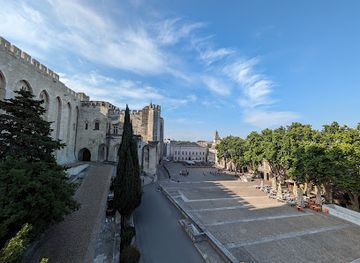 france/avignon/avignon-old-town/attraction/place-du-palais