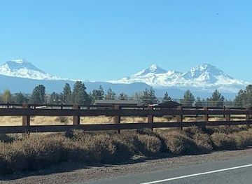oregon/bend/attraction/three-sisters-viewpoint