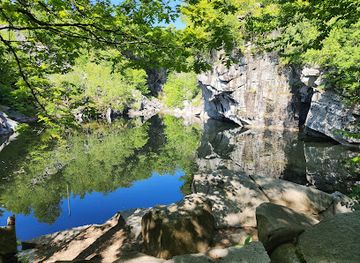 massachusetts/berkshires/attraction/becket-quarry