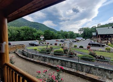 west-virginia/spruce-knob/attraction/smoke-hole-caverns