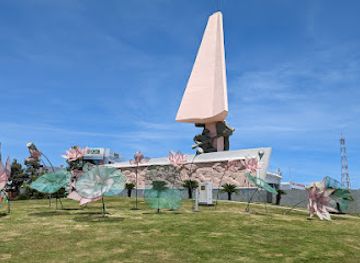 vietnam/phan-thiet/attraction/victory-monument-le-duan-roundabout