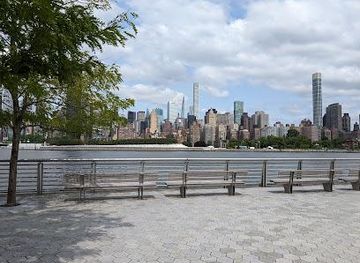 new-jersey/jersey-city/attraction/gantry-plaza-state-park