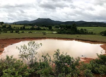 laos/xaisomboun-province/attraction/ban-khai-bomb-crater