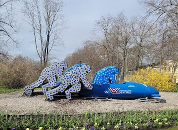 latvia/ventspils/attraction/bobsleigh-team-flower-sculpture