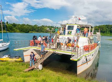 costa-rica/tilaran-range/attraction/catamaran-tucan-arenal