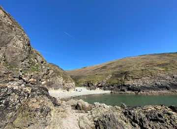 united-kingdom/pembrokeshire-coast-national-park/attraction/porthmynawyd-beach
