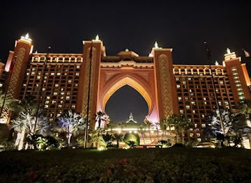 united-arab-emirates/dubai/palm-jumeirah/attraction/crescent-st-palm-jumeirah-walkway