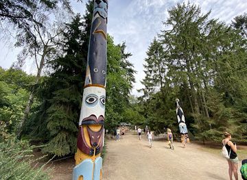 germany/hamburg/eimsbuttel/attraction/totempfahle