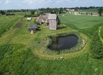 Skansen w Kwiatkówku i Grodzisko w Tumie