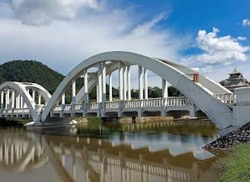 thailand/chiang-mai/attraction/tha-chomphu-white-bridge-saphan-khao