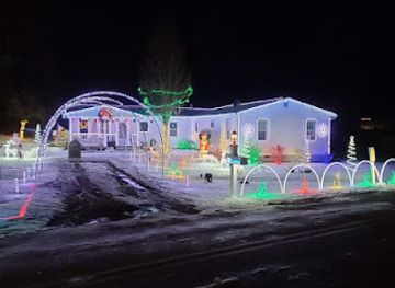 north-carolina/hendersonville/attraction/the-e-l-f-s-holiday-light-show