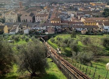 italy/tuscany/attraction/funicolare-di-certaldo