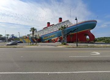 florida/panama-city-beach/attraction/ripley-s-marvelous-mirror-maze