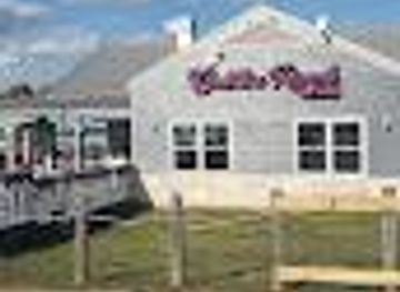 texas/college-station/attraction/cadillac-ranch-bar-grill